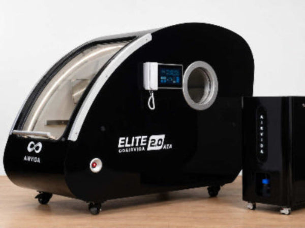 Airvida Elite 2.0 ATA seated hyperbaric oxygen chamber with oxygen concentrator, featuring a sleek black design for wellness and recovery.