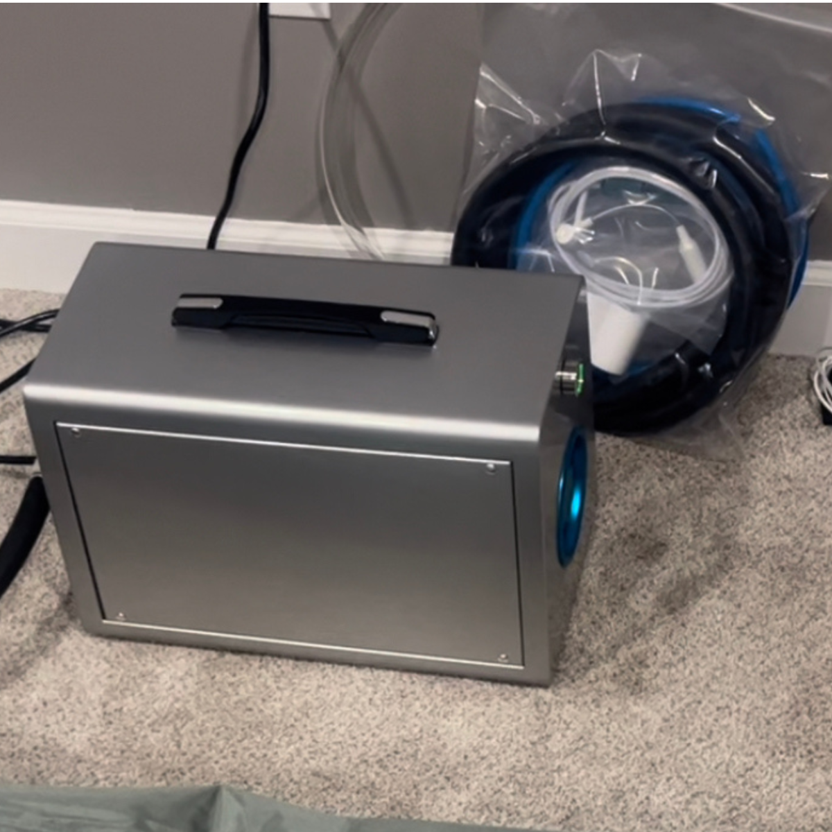 Oxygen concentrator machine setup for a home hyperbaric chamber