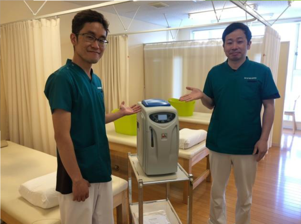 Oxygen concentrator in treatment room