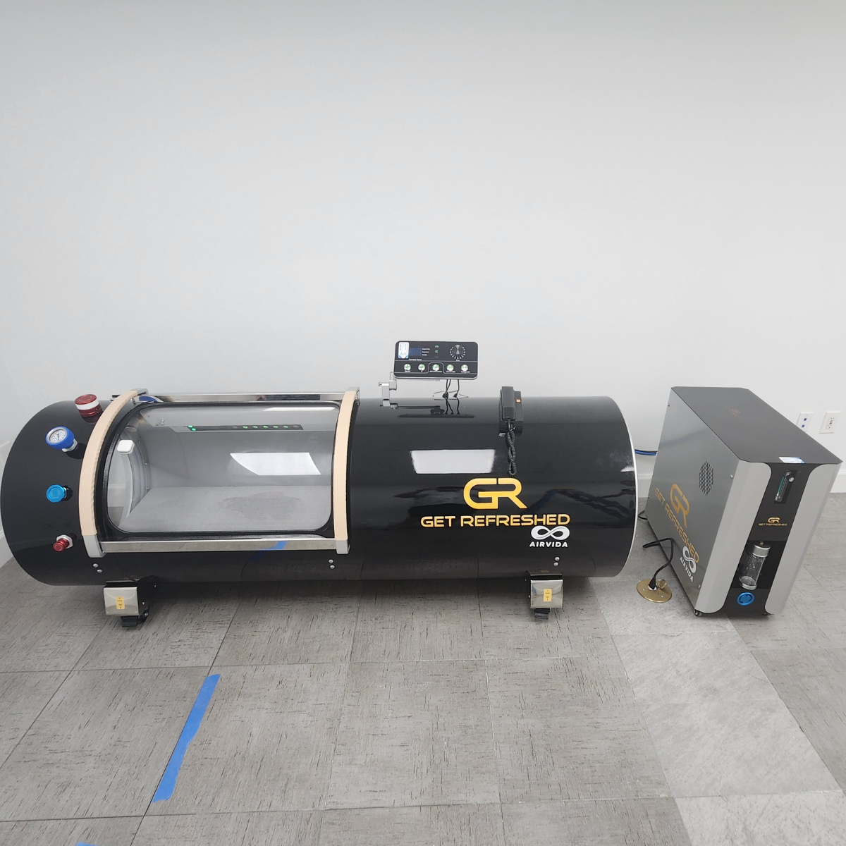 Airvida Get Refreshed black hard hyperbaric oxygen chamber with external oxygen concentrator
