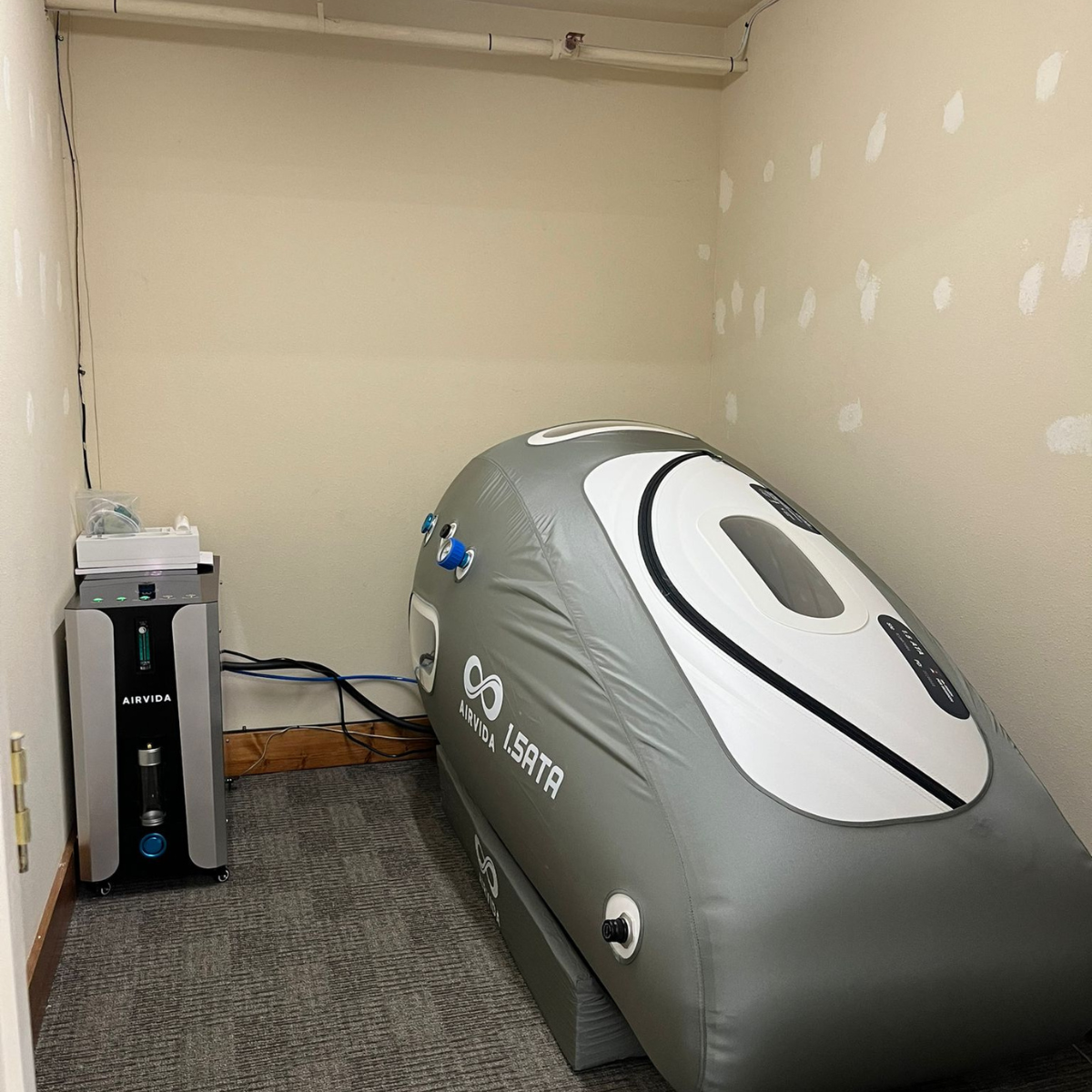 Airvida 1.5 ATA soft hyperbaric oxygen chamber setup