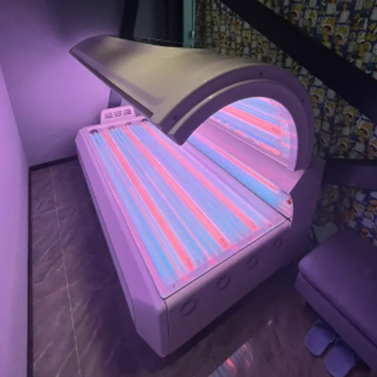 Color therapy tanning bed with red and blue LED light tubes