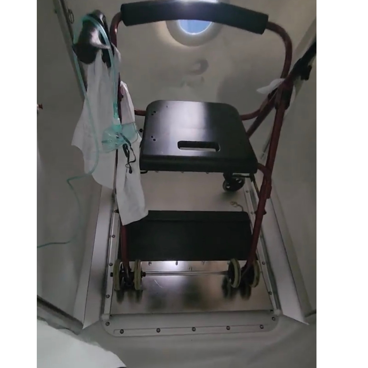 Airvida Chair Pro 1.4 ATA Hyperbaric Chamber